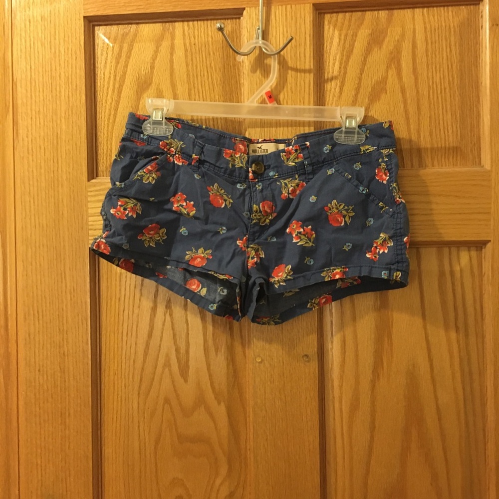 Floral short shorts
